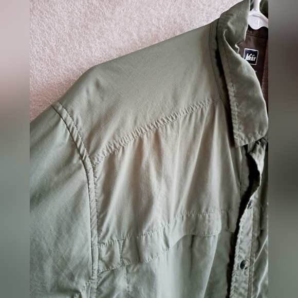Men's REI Green Button Down Shirt - Picture 2 of 15